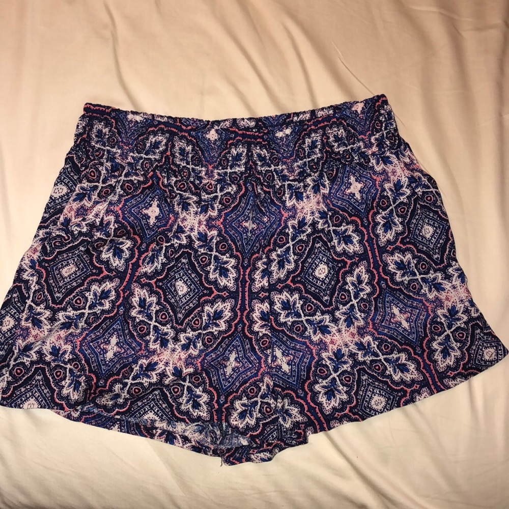 Silk shorts with pockets, size large
